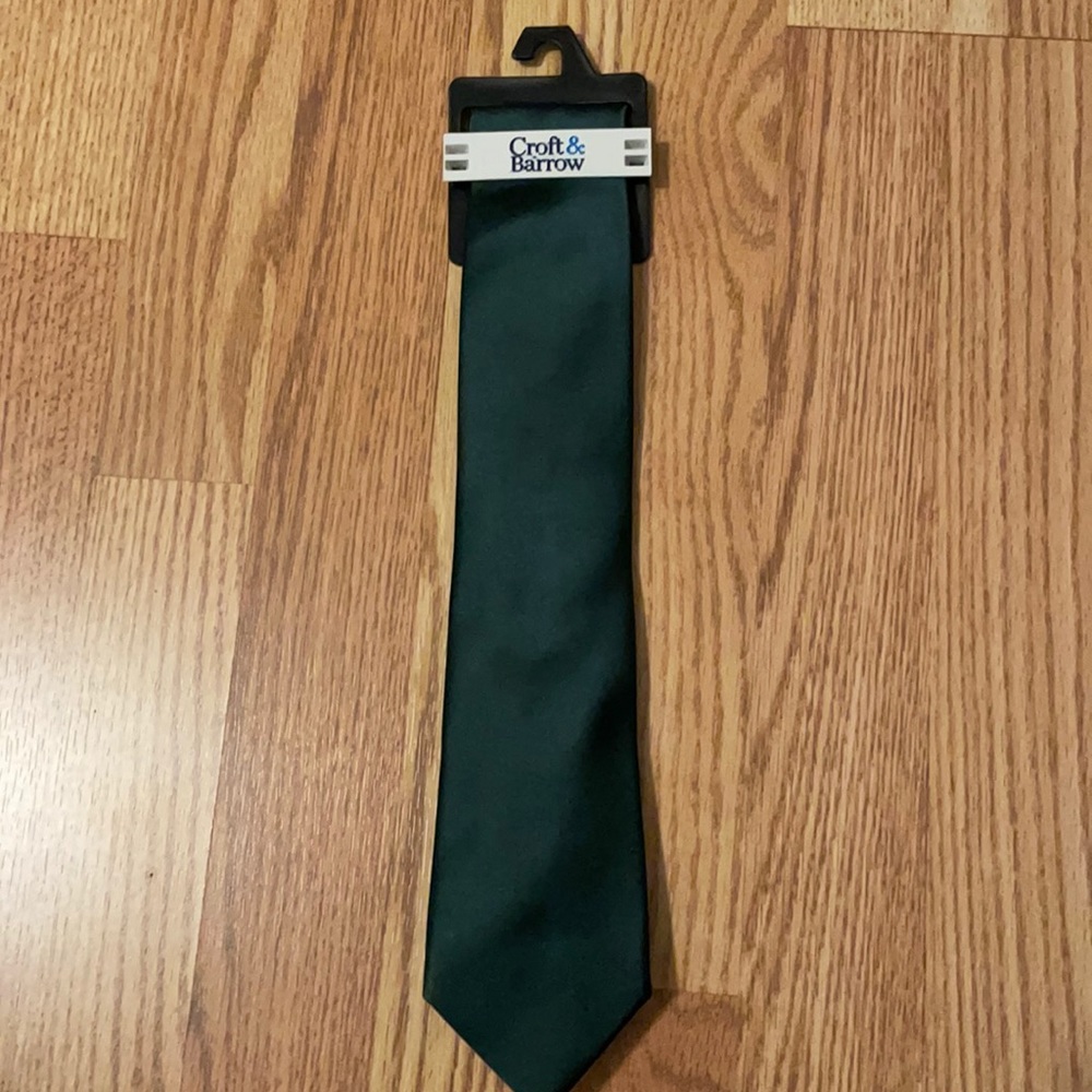 Croft & Barrow Hunter Green Satin Tie. NWT